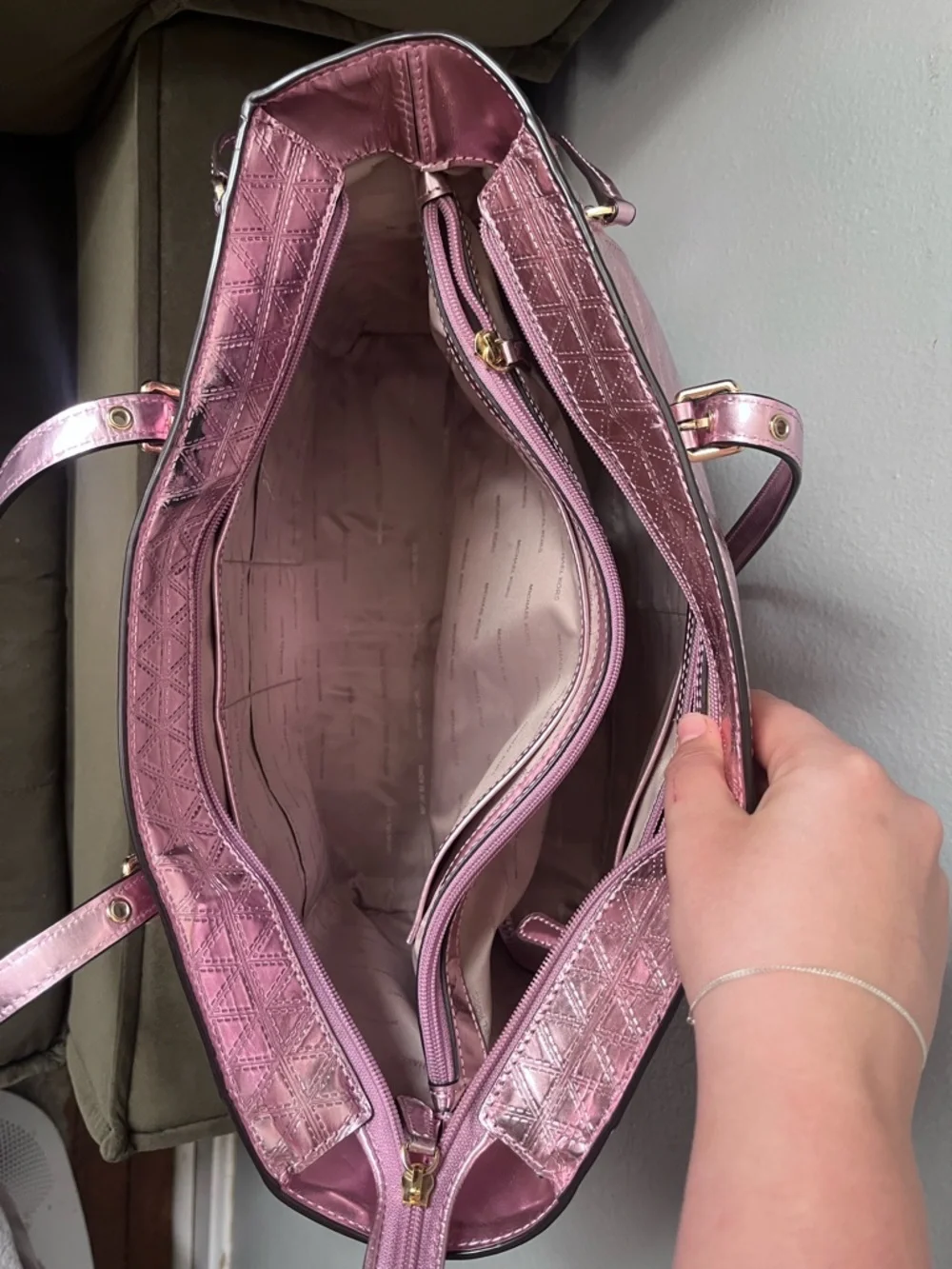 Michael Kors Metallic Rose Pink voyager Quilted Tote - Picture 11 of 17